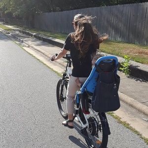 Resells seashells by the seashore